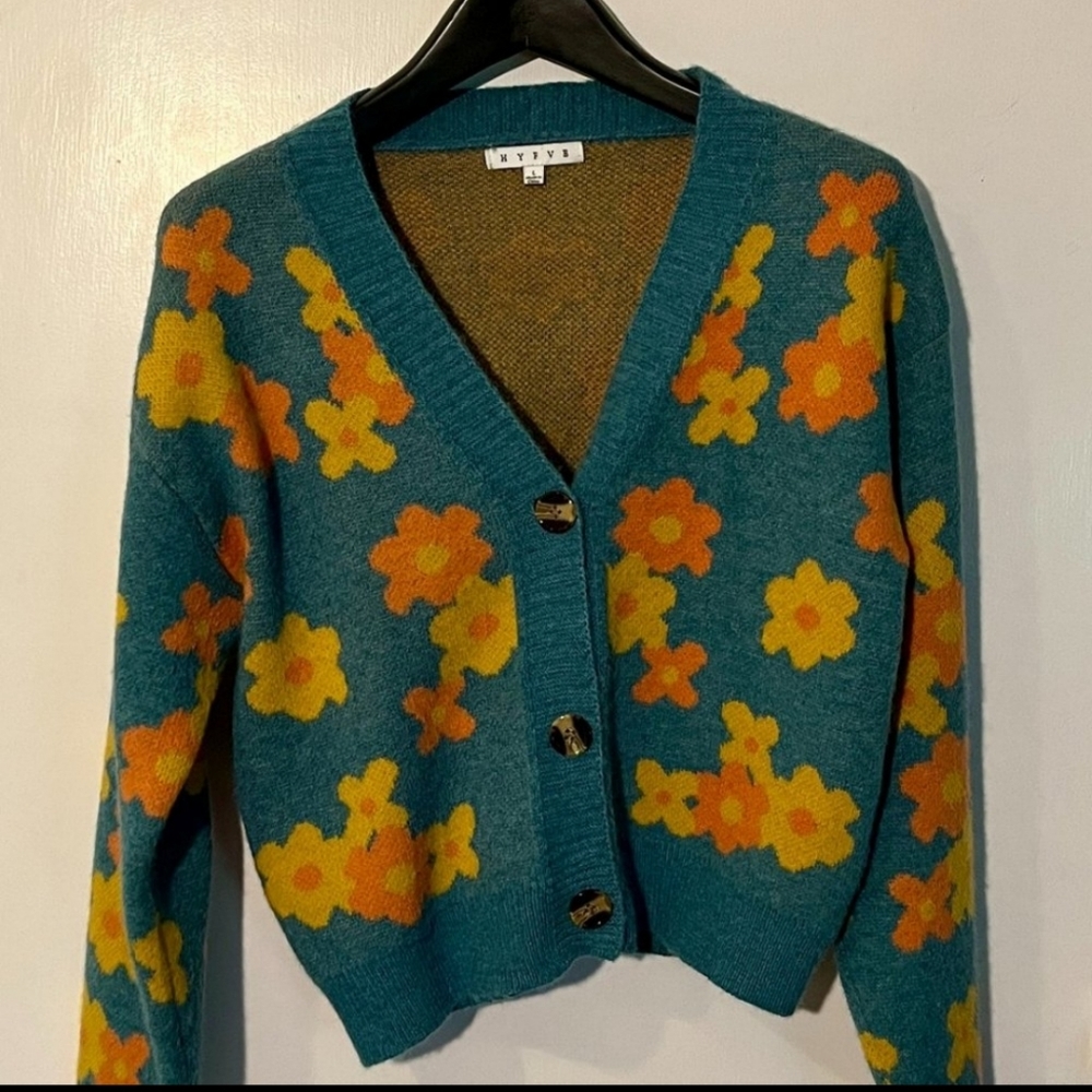 Retro flower, cropped cardigan